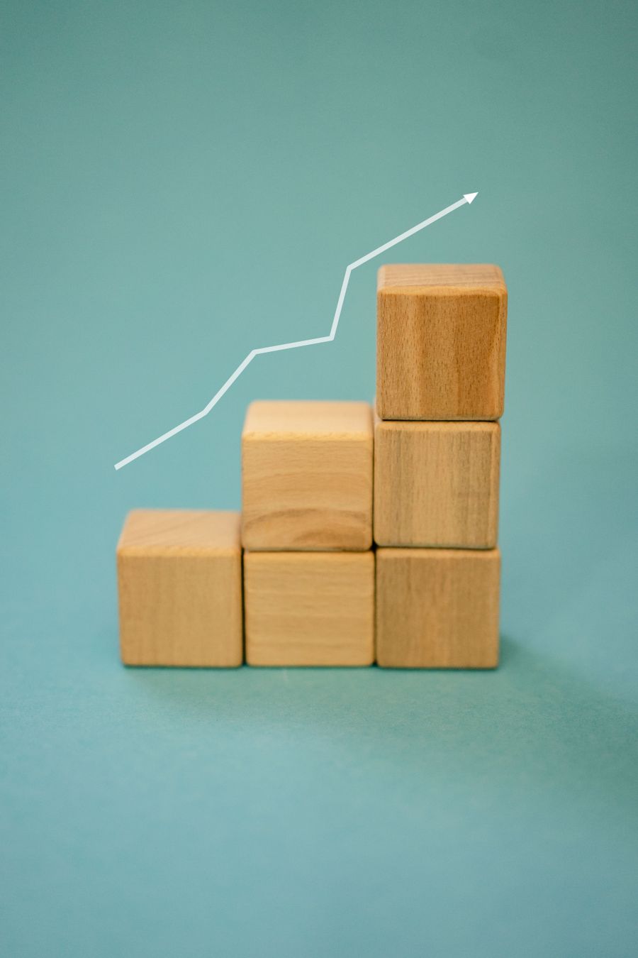 右肩上がりに成長していく企業の象徴—成長のBase